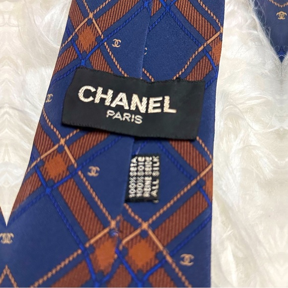 EUC Chanel Tie - Picture 2 of 11